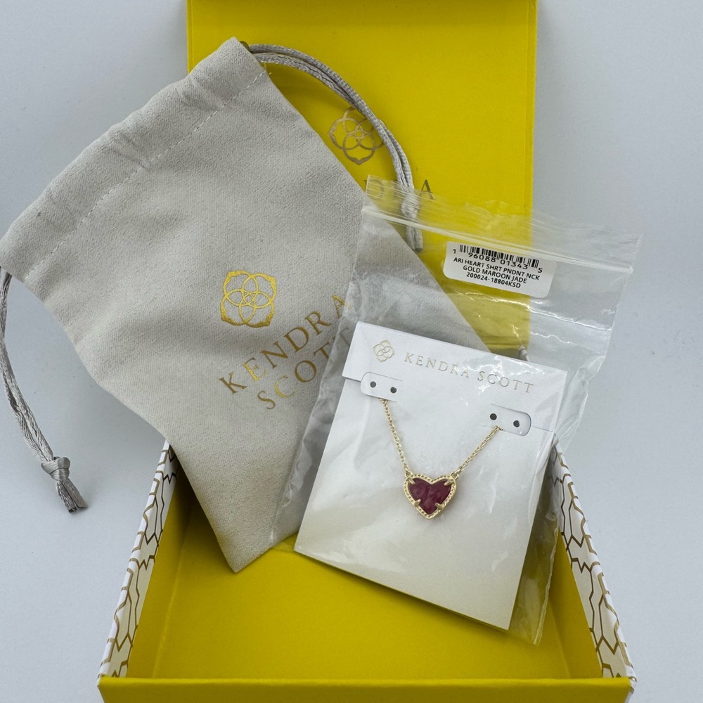 Kendra Scott Ari Heart Pendant Necklace in Maroon Jade NWT